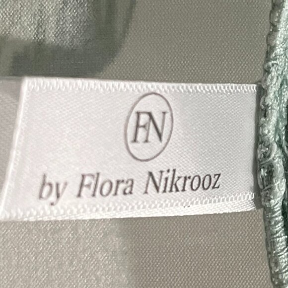 NWOT  Dressing Robe - Picture 5 of 5